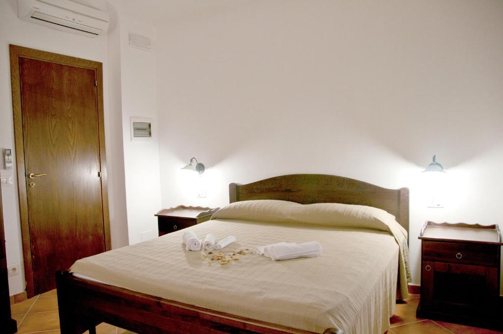 Gasthaus Casale Il Gheppio Laureana Cilento Zimmer foto