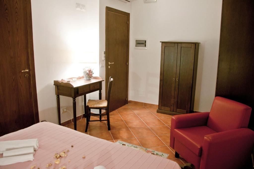 Gasthaus Casale Il Gheppio Laureana Cilento Zimmer foto