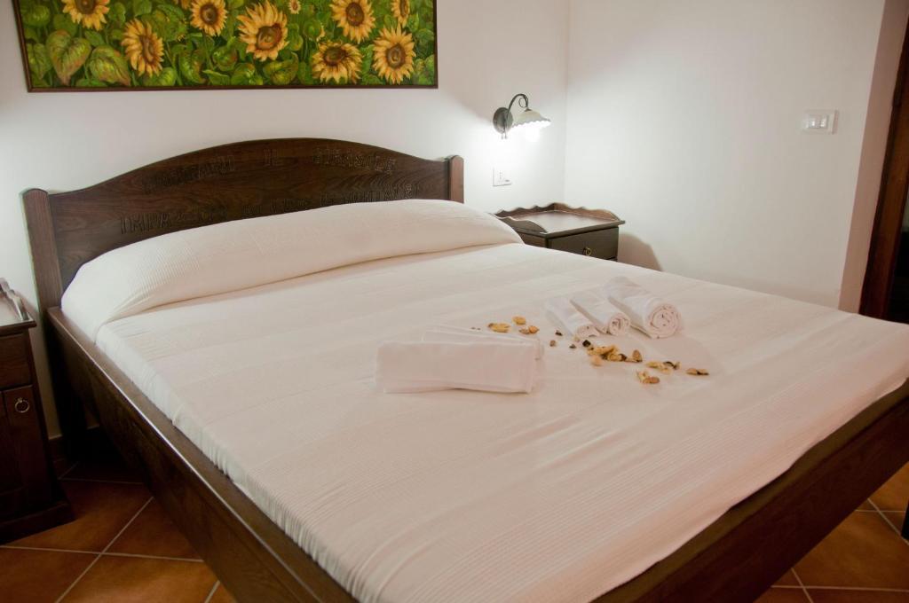 Gasthaus Casale Il Gheppio Laureana Cilento Zimmer foto