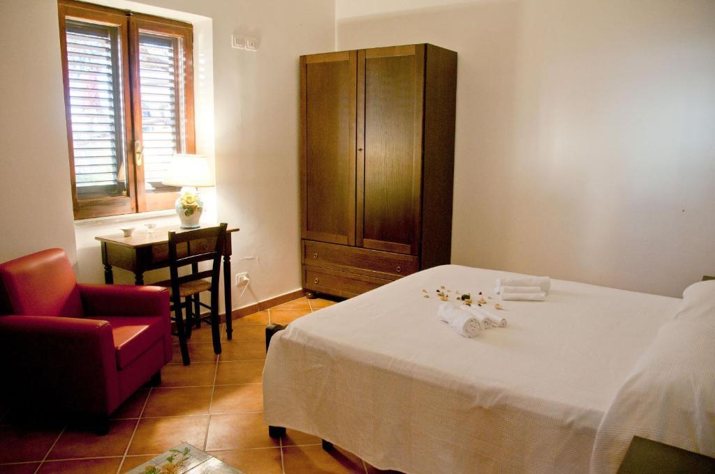 Gasthaus Casale Il Gheppio Laureana Cilento Zimmer foto